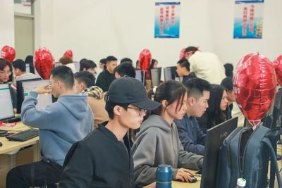 華貿(mào)學(xué)子變身“店小二” 實戰(zhàn)京東SOHO運營 家政服務(wù)奪冠記